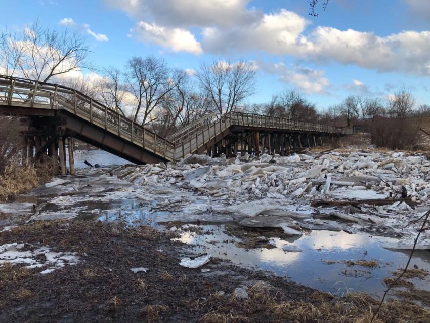 Trestle Trail Bridge in Johnston collapses in ice jam
